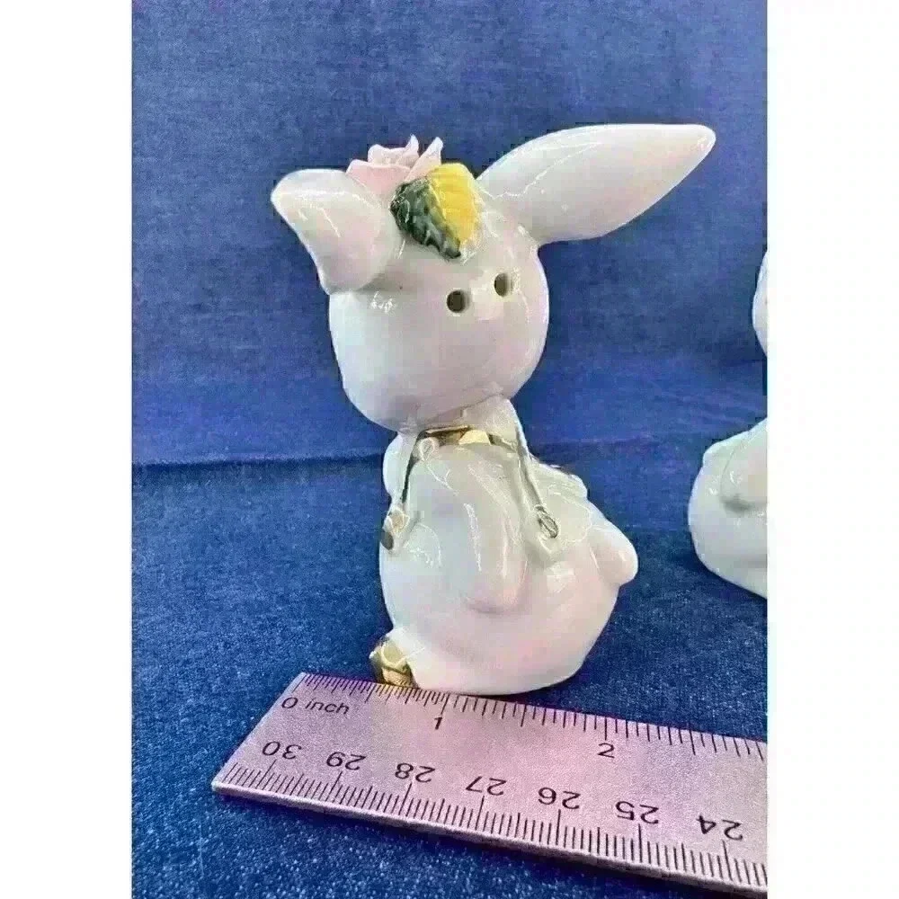 Vtg Set Salty & Peppy Anthropomorphic Bunny Rabbit Salt & Pepper Shakers Cottage